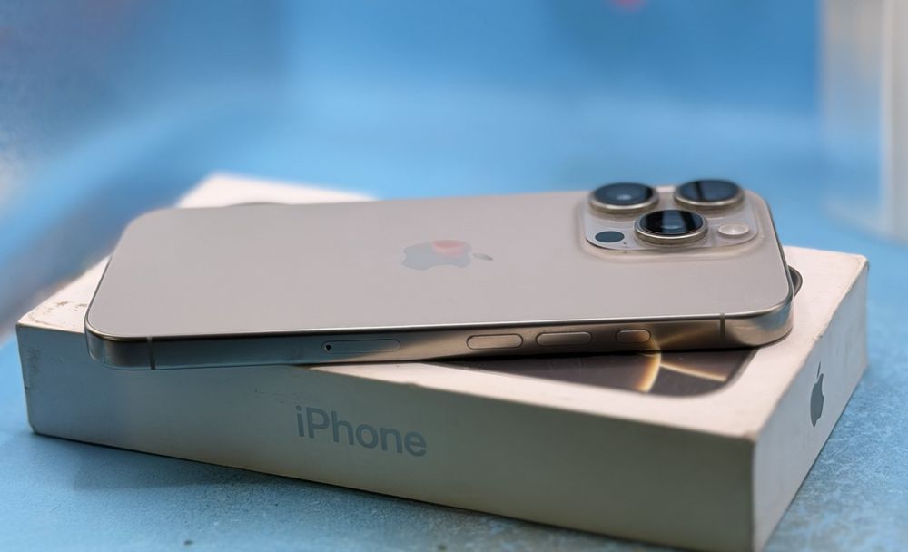 Apple iPhone 16 Pro, 256GB, 5G, Natural Titanium