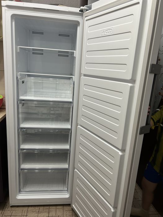 Продам морозильную камеру