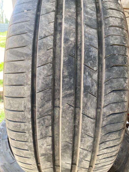 Продам 2 шины 235/45 ZR17