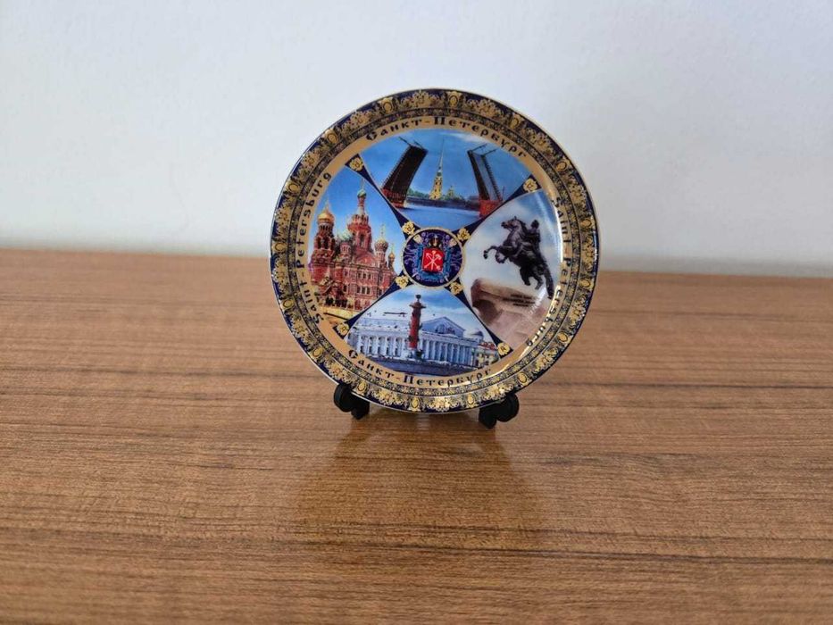 Тарелки фарфоровые с видами: