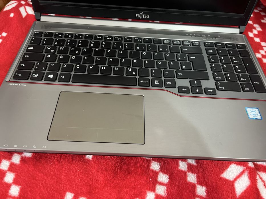 Laptop de vanzare sau piese din el