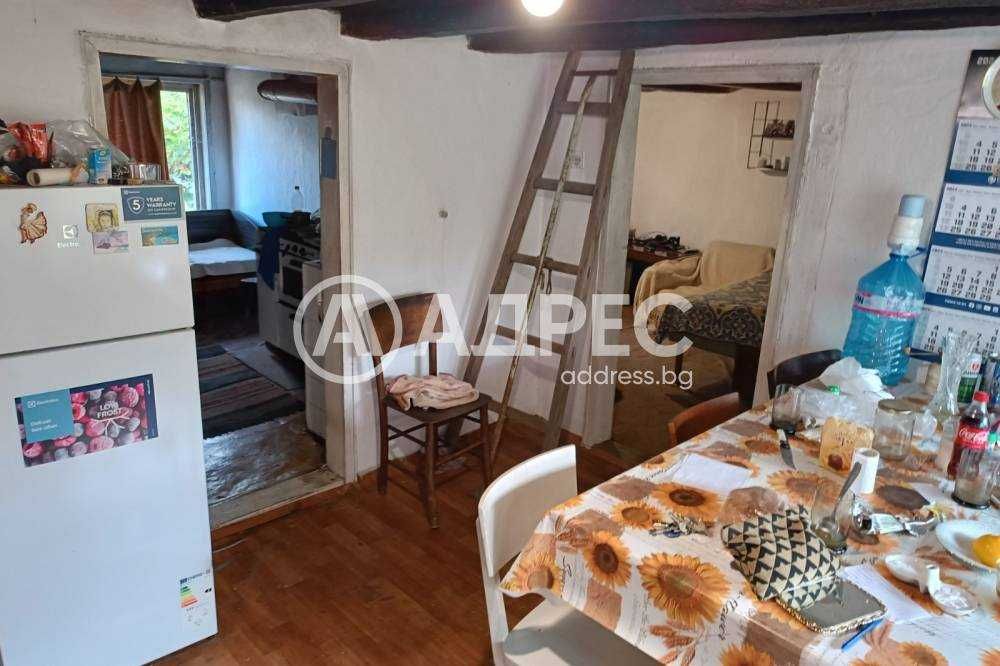 Kъща с двор в гр. Разград!