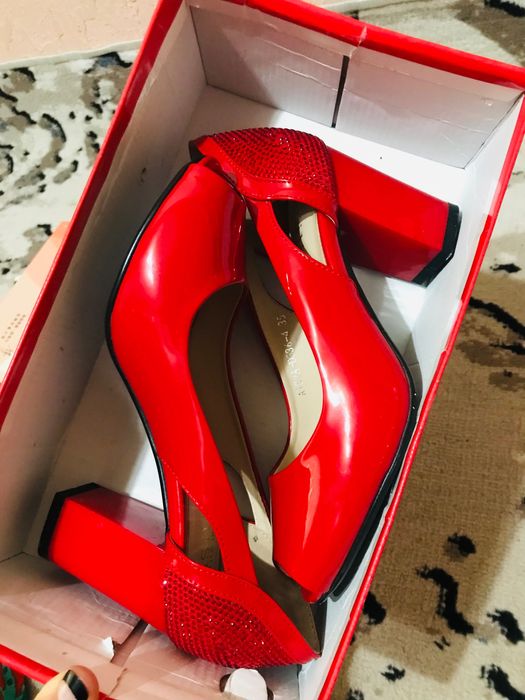 Продаются новые босоножки