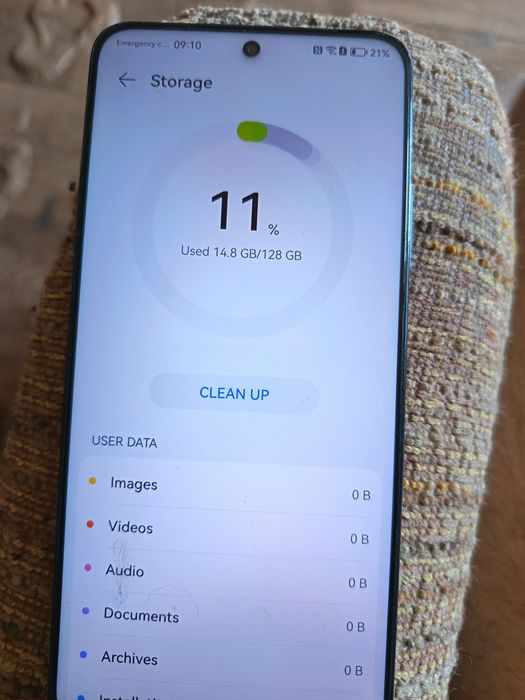 Продаван Huawei nova Y90.