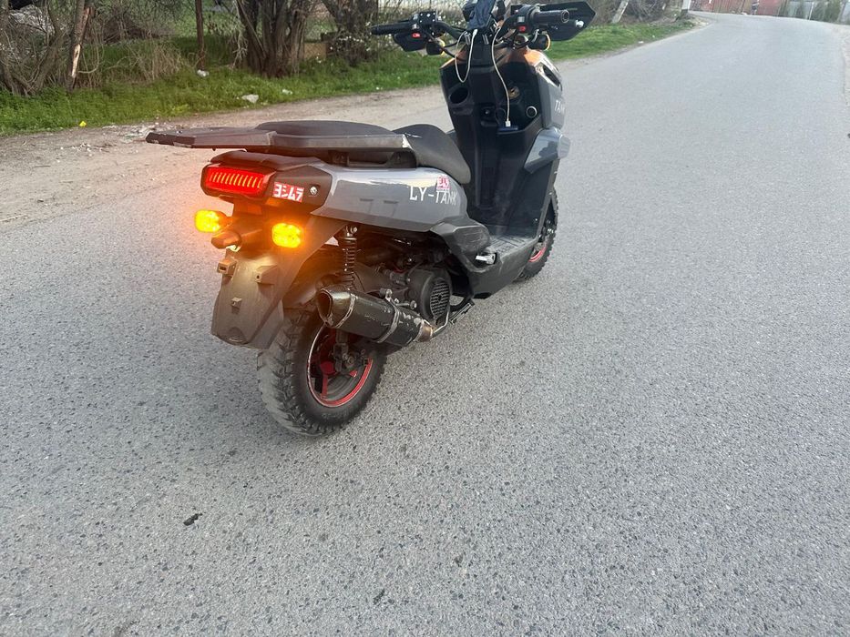 Продам мопед танк лия