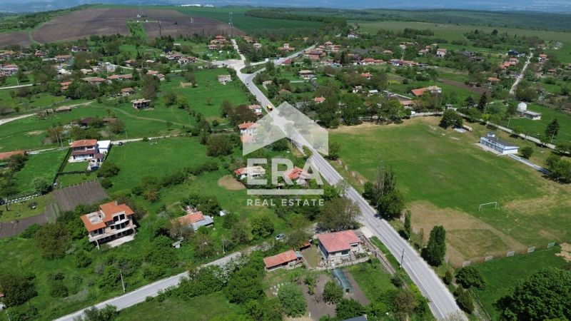 Ексклузивен урегулиран поземлен имот за продажба, с двуетажна къща, то