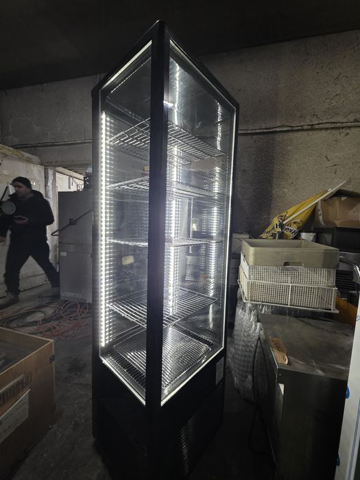 Сладкарска хладилна витрина с LED осветление