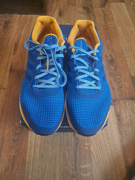 Adidasi marca  Adidas