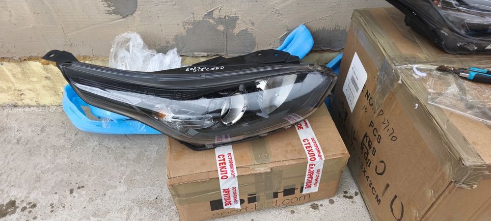 Фара передняя правая Киа Сид Kia Ceed 92102J7051