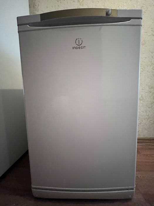 Продам морозильную камеру Indesit