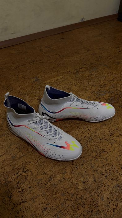 Необличани/Нови Футболни обувки/стоножки/маратонки (46 номер)