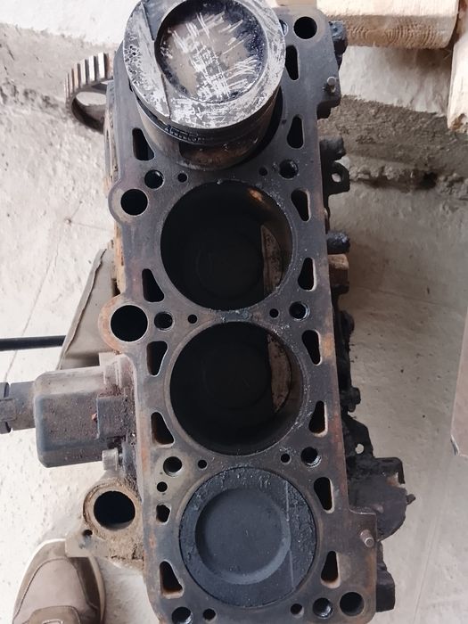 Блок матора на пассат б 4 1.8