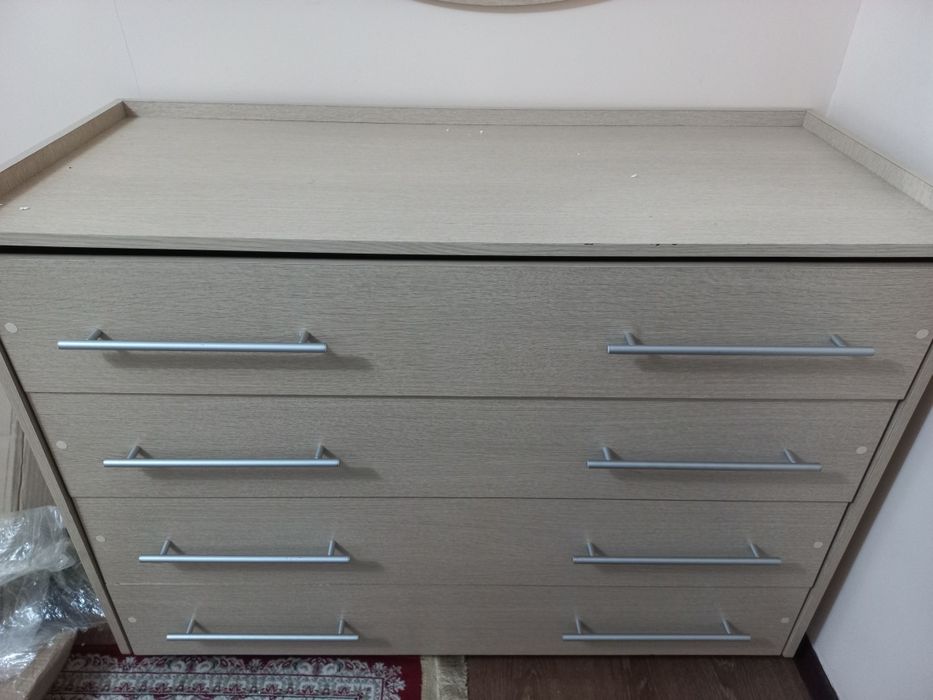 Комод с зеркалом