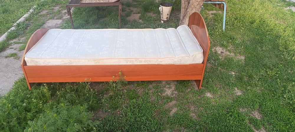 Продам спальную кровать