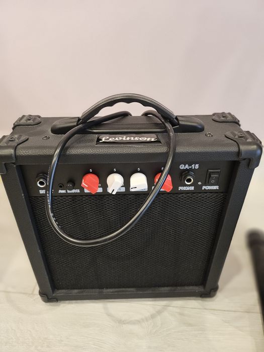 Электрогитара с комплектом оборудования