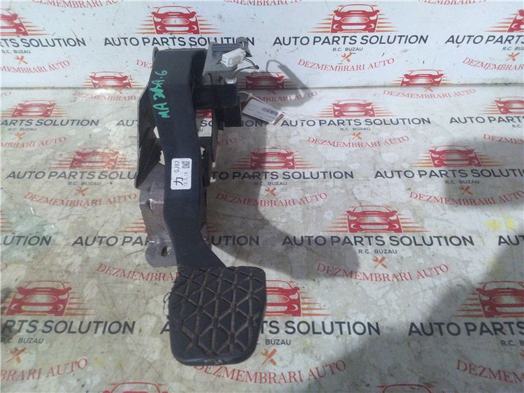 Pedala ambreiaj mazda 6 an fabr. 2014