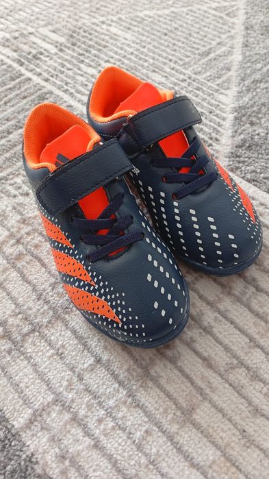 Продам футбольные кросы