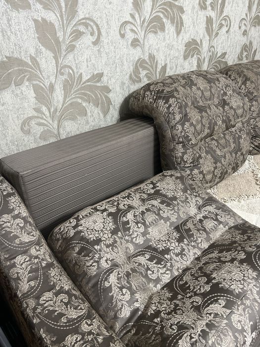 Продам комплект диванов