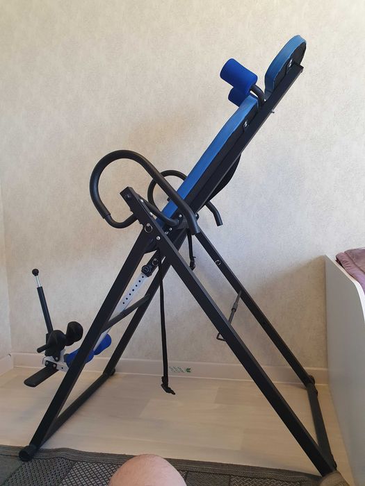 Продаю инверсионный стол и турник болшой