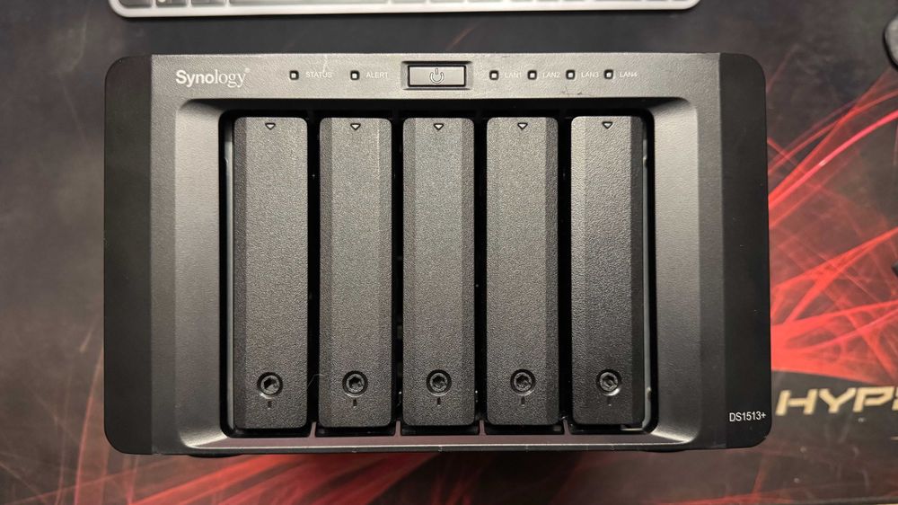 Сетевое хранилище Synology DS1513+ (NAS)