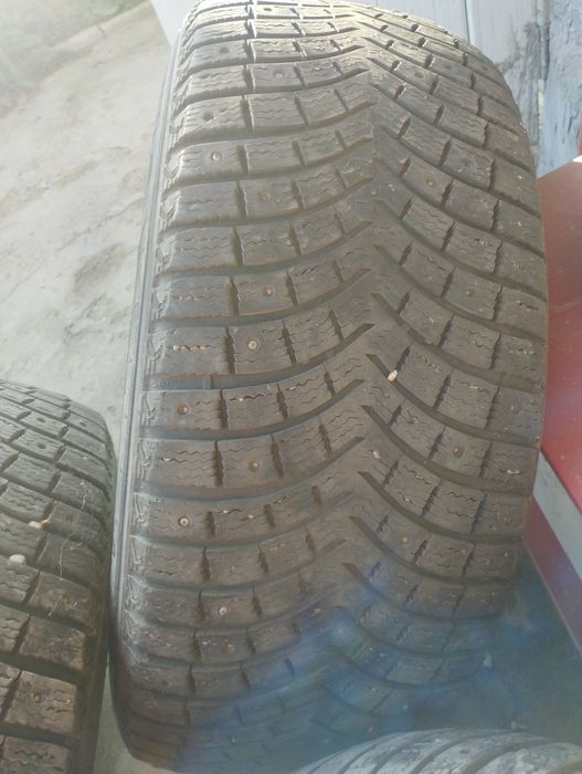 Продам комплект резины на титанках