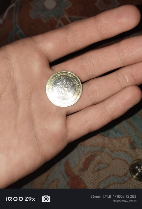 Продам монету 100тг