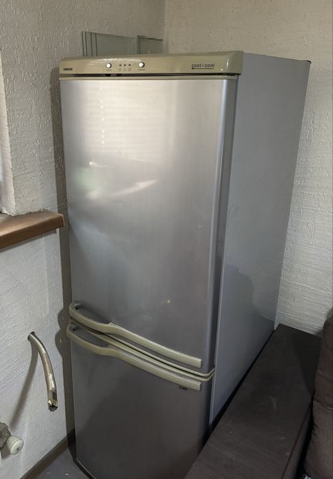 Холодильник Самасунг двухкамерный