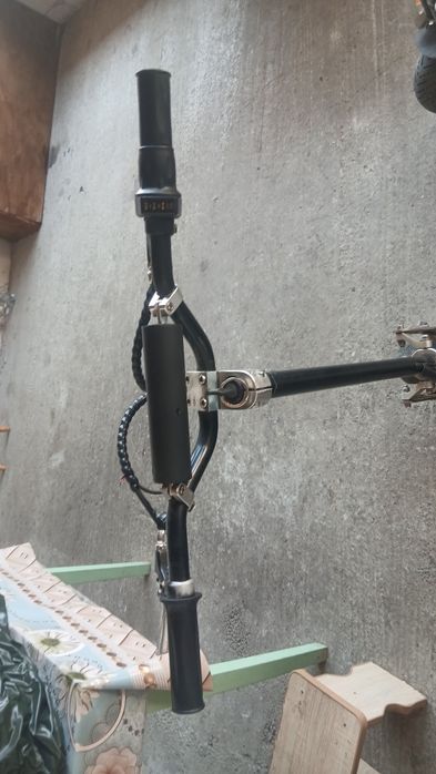Vand aceste trotinete,cititi descrierea