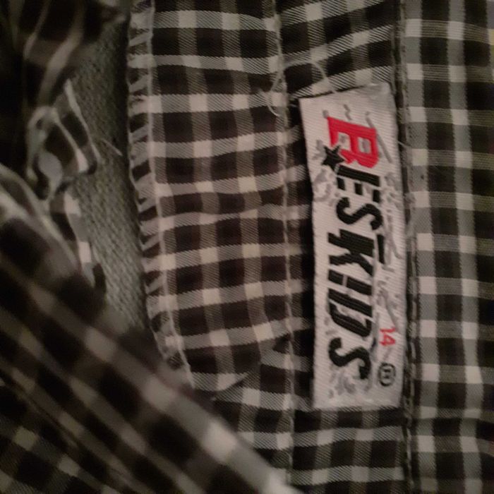 Продавам детско пуловерче, подходящо за момче, за 14 години