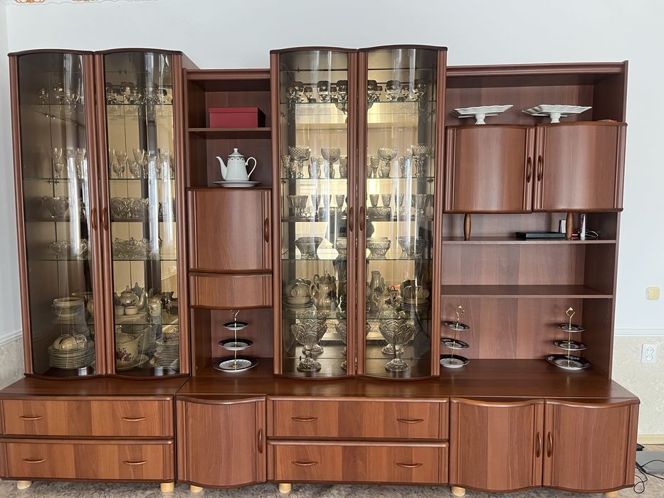 Продам красивый деревянный гарнитур