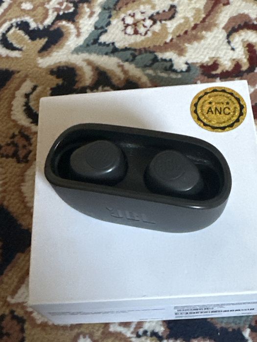 JBL безпровадные наушники