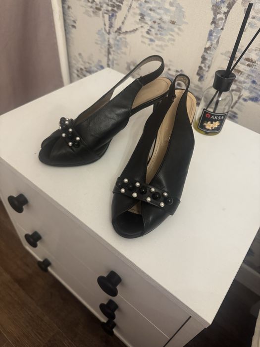 Продам босоножки летние (Италия) 37 размер