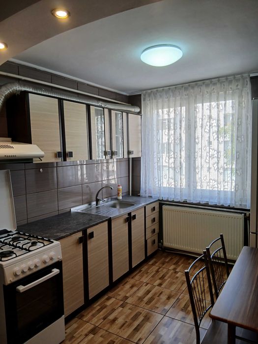 Persoană fizică închiriez apartament cu două camere