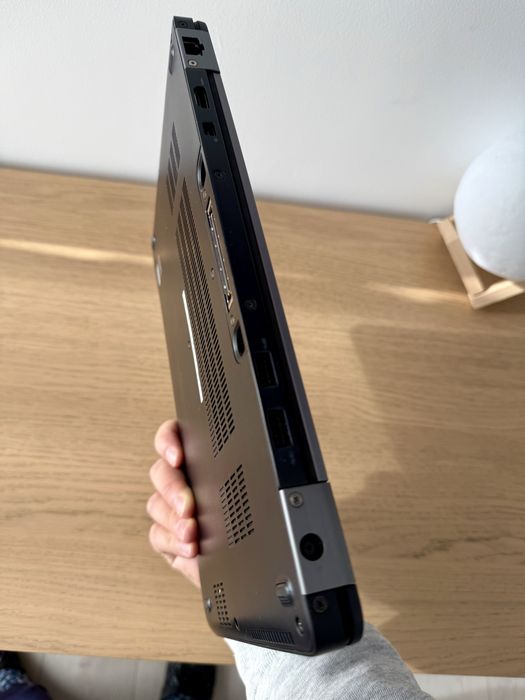 Ultrabook laptop Dell E7270 I5 8GB DDR4 256 GB SSD