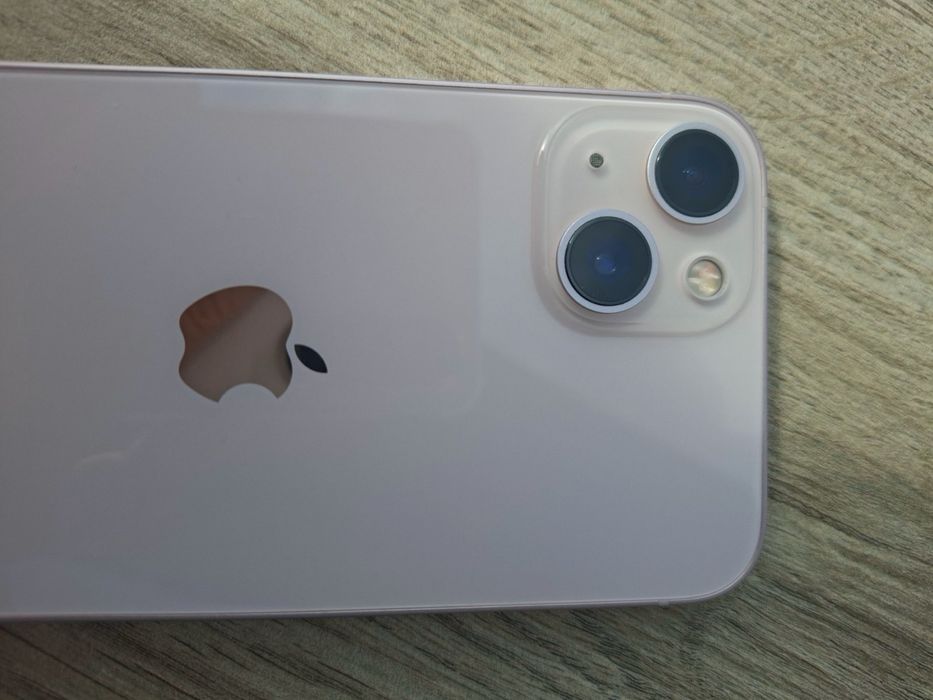 Продавам iPhone 13