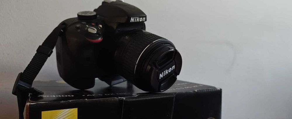 Kit Nikon D3300 + obiectiv AF-S DX 18-55mm f/3.5-5.6G VR II