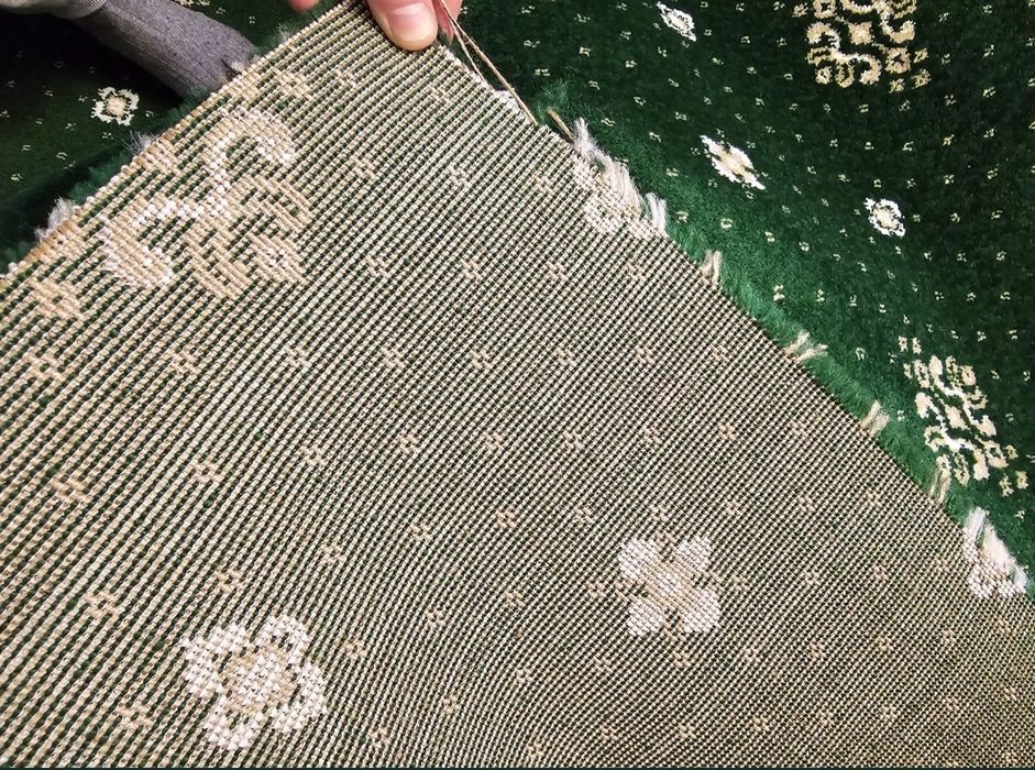 Продам ковёр новый