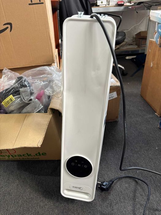 Radiator cu ulei Midea, 11 elemente, putere 2300W, culoare alb