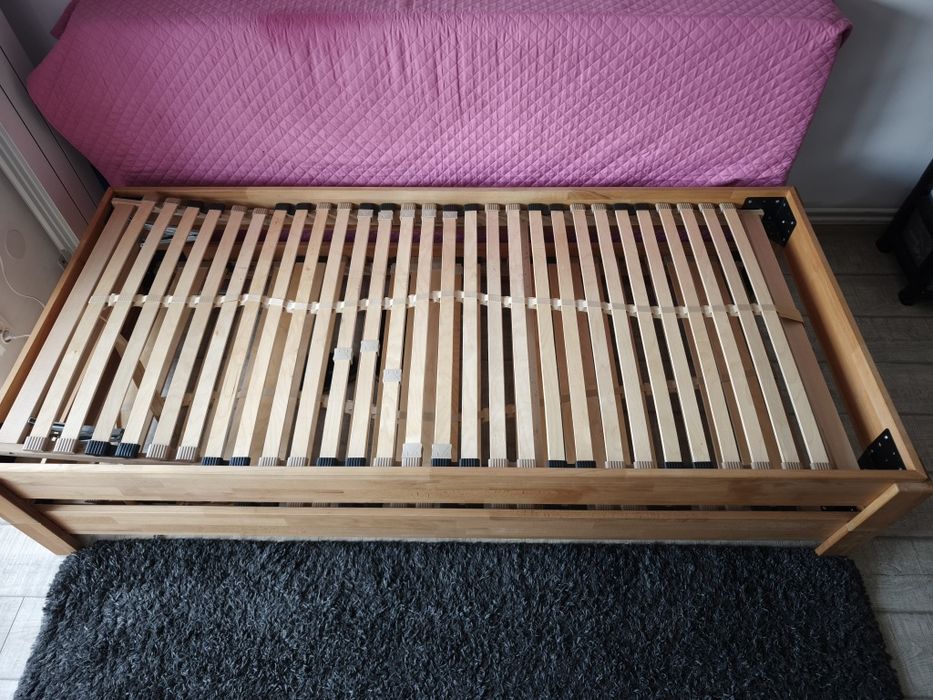 Doua paturi de lemn de 90/200 + somiere reglabile