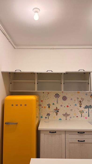 Bucatarie forma de U complet utilata și bine întreținută