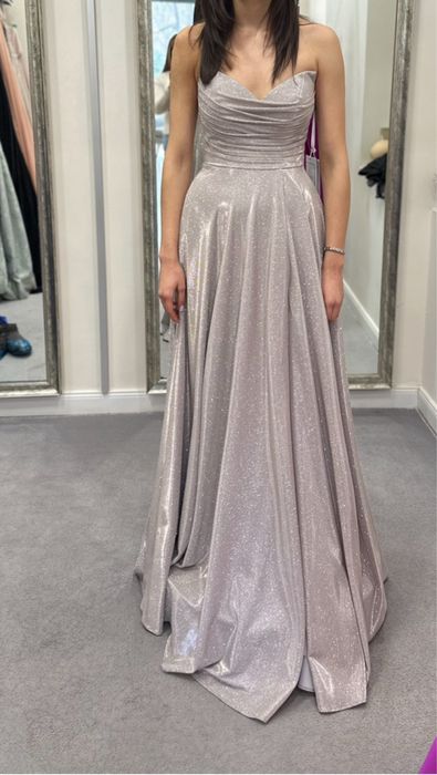 Абитуриентска рокля