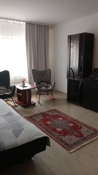 Inchiriez apartament