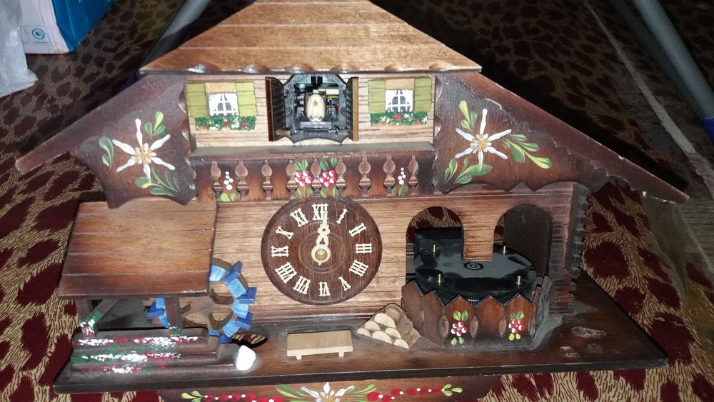 Продам настенные часы