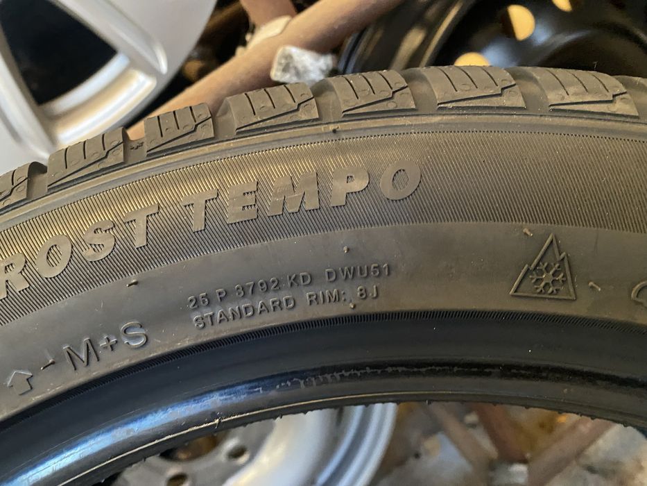 Vand anvelope de iarna 245/45/18 RoadX