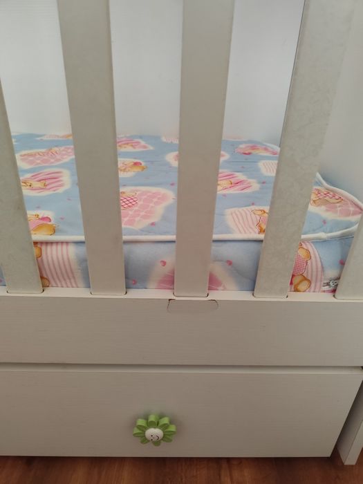 Кошара с люлеещ механизъм + скрин