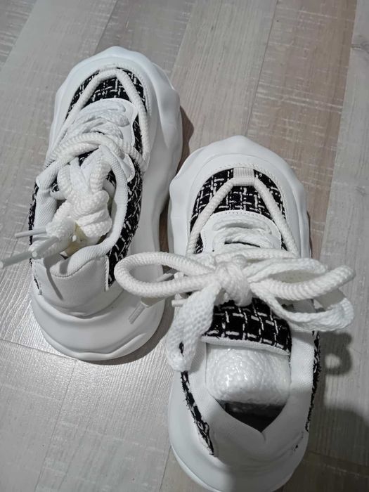 Спортни обувки/маратонки