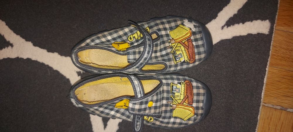 Детски пантофи унисекс номер 25-28