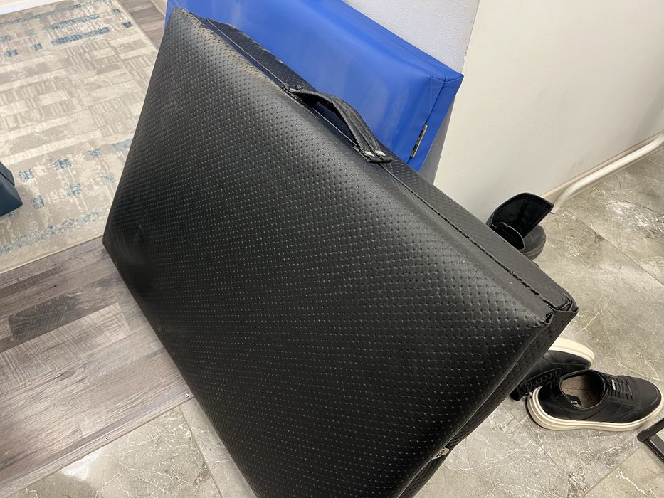 Кушетка б/у почти новая