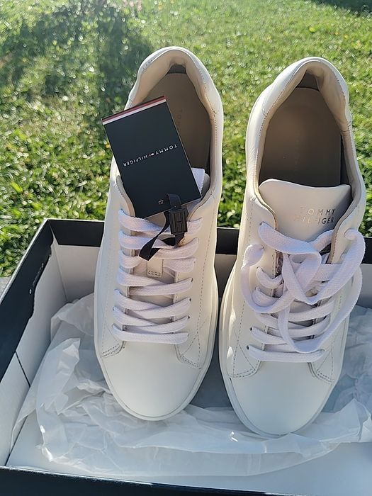 Сникърси, кецове, кожени, нови Tommy Hilfiger , номер 40.