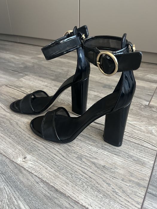Черни сандали Guess